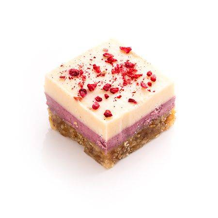 Raspberry raw cake