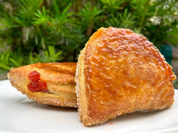 Pastel de Guayaba y Queso | Guava and Cheese Pastry