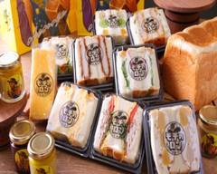 高級�食パン専門店 モチのロン Luxury bread specialty store Mochi Ron