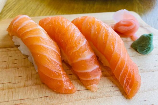 Salmon Nigiri