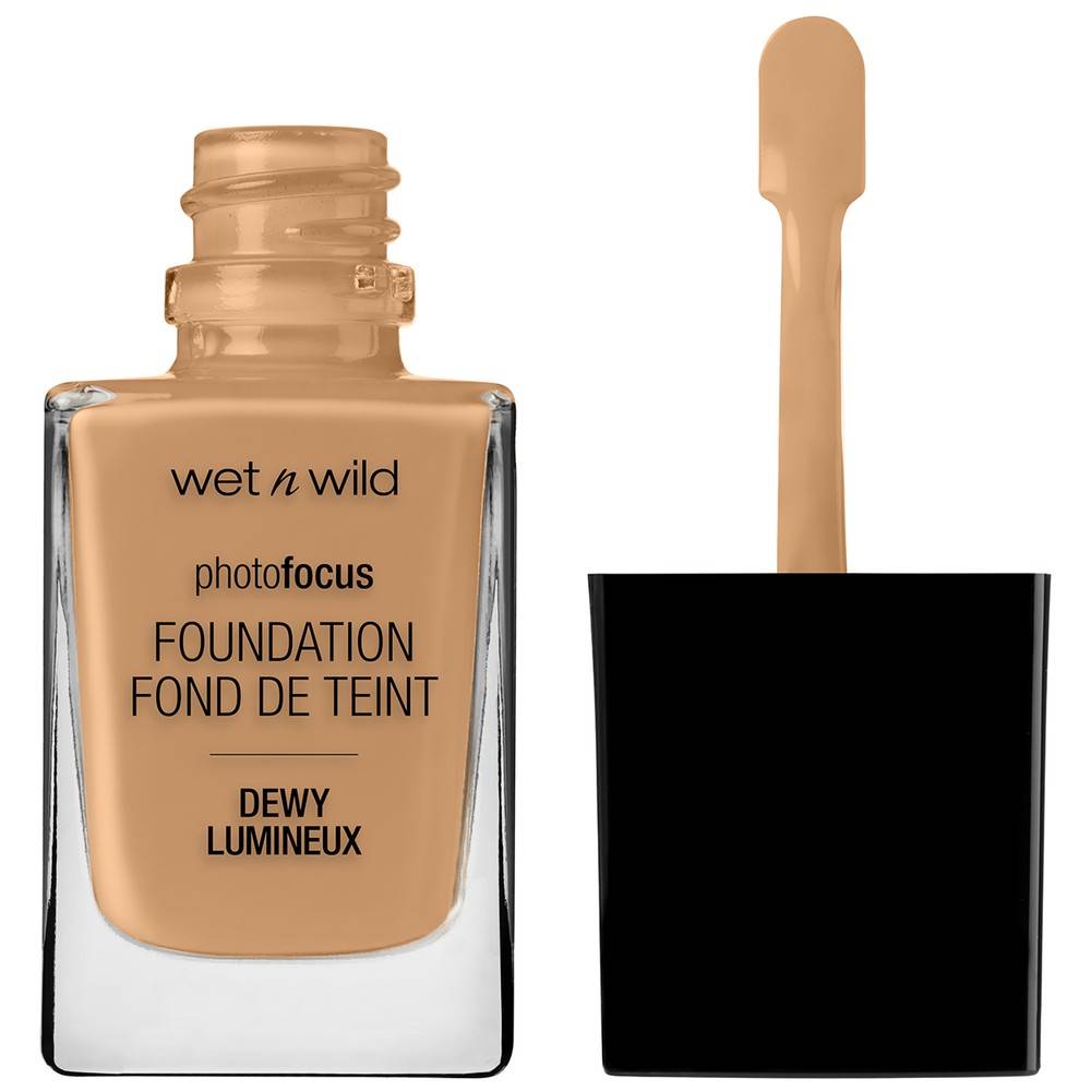 wet n wild Photofocus Dewy Lumineux Foundation, Desert Beige (1 oz)