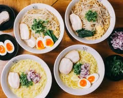 【鶏出汁スープ＆塩鶏そば】背脂中華そばまこと