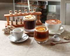 Young Café Roasting Lab 洋咖啡&土包子