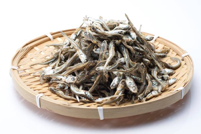 高湯使用日本京都直送，高品質鯷魚乾每日熬煮。