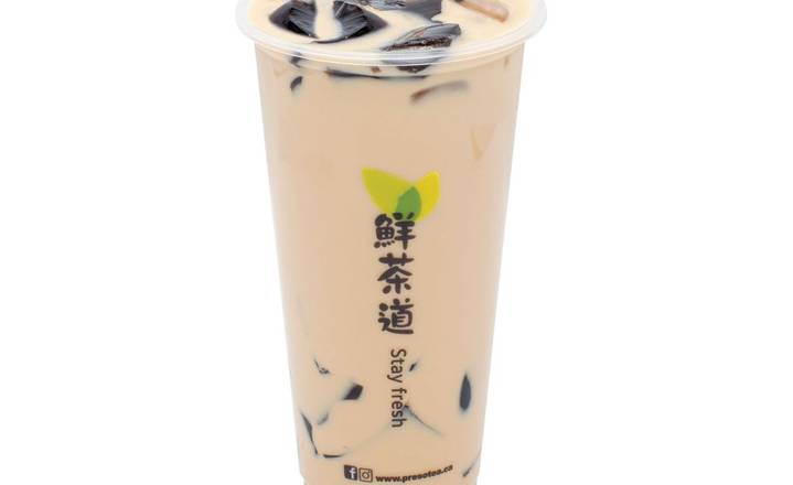 Thé au lait avec gelée d'herbe / Grass Jelly Milk Tea 仙草冻奶茶