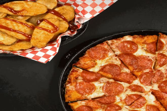 Medium Pizza and Mojos