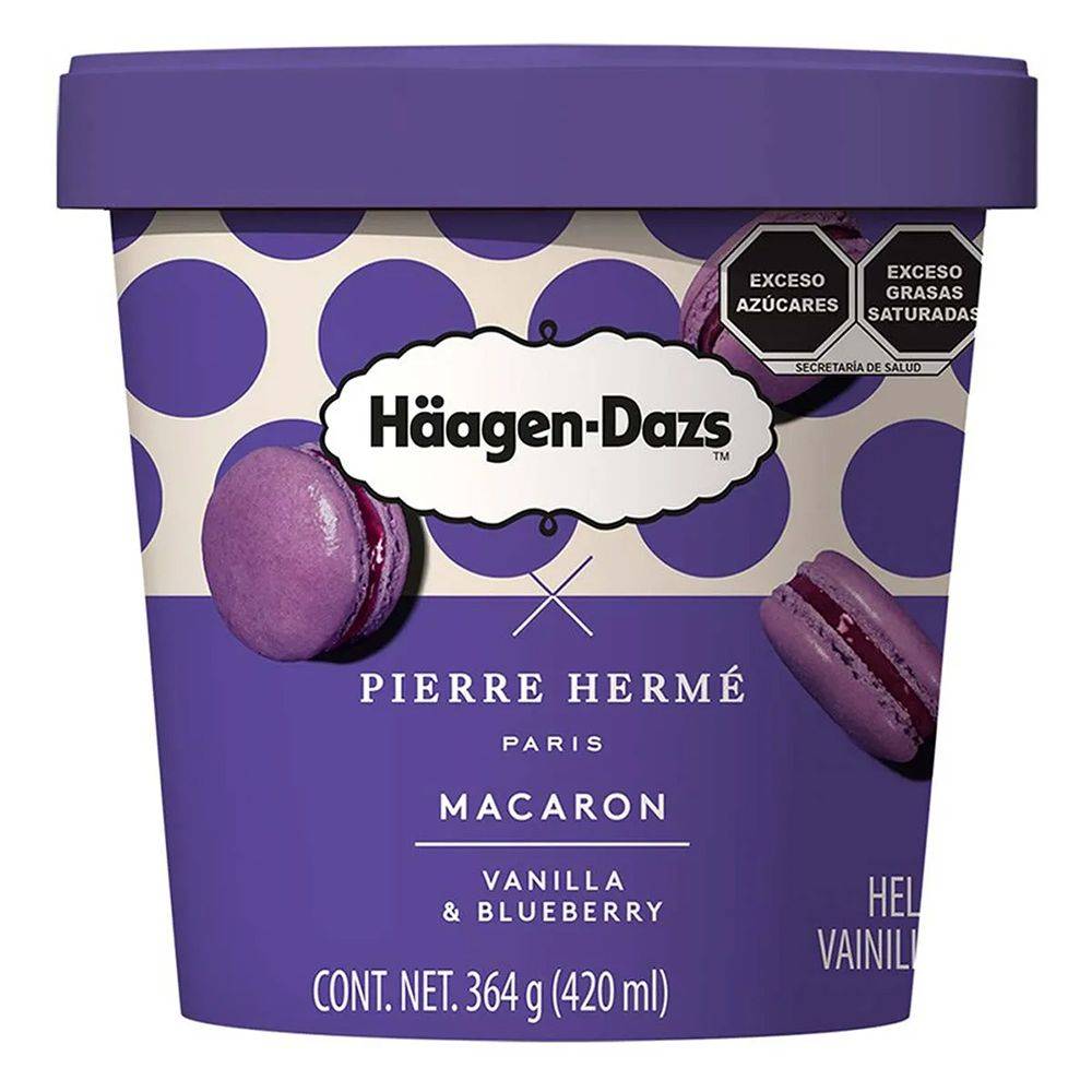 Häagen-Dazs helado de crema con salsa de moras y trozos de macarrón