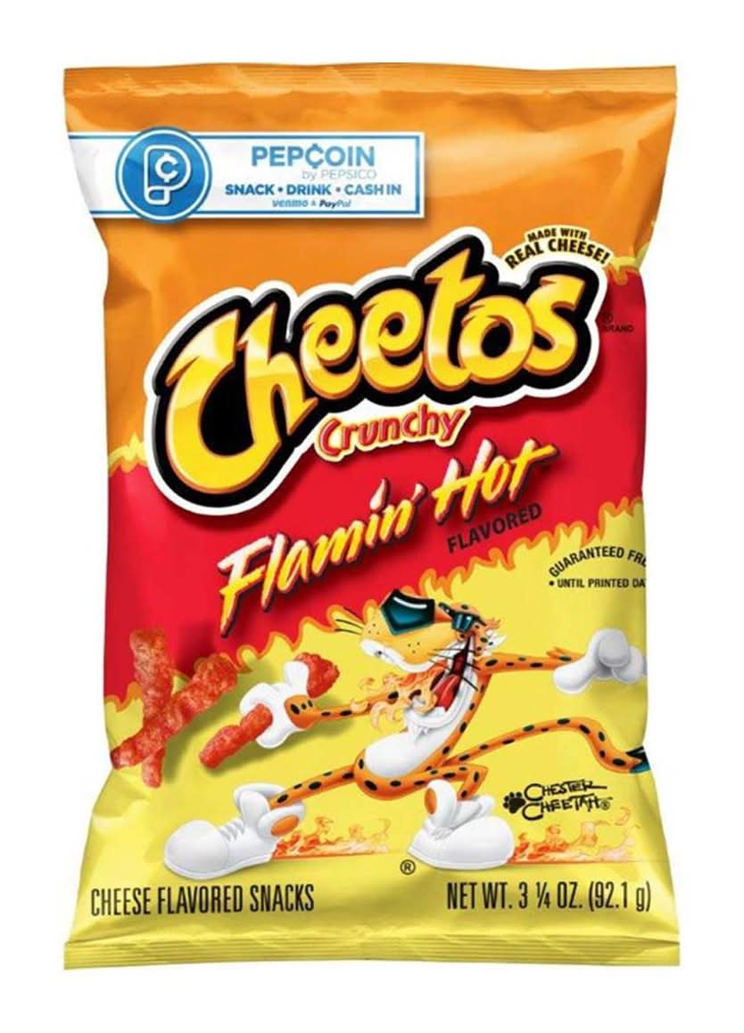 Cheetos Crunchy Snacks, Flamin' Hot Cheese (2.88 oz)