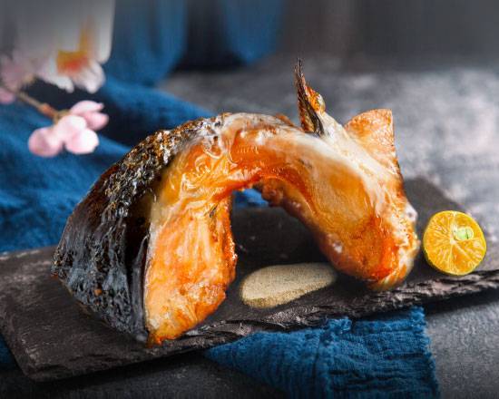 鹽烤厚切鮭魚下巴 Grilled Salmon Chin