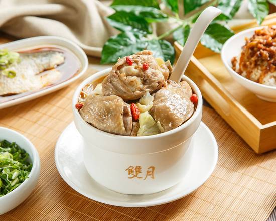 黑麻油燉雞腿湯
