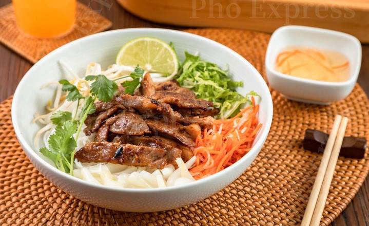 Lemongrass Grilled Pork Vermicelli Bowl 猪肉粉丝碗