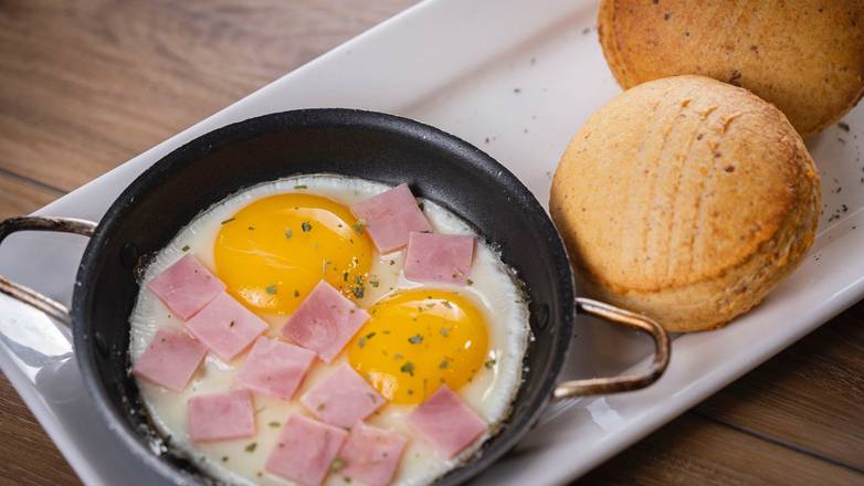 PANDEBONOS EGGS & HAM CACEROLAS