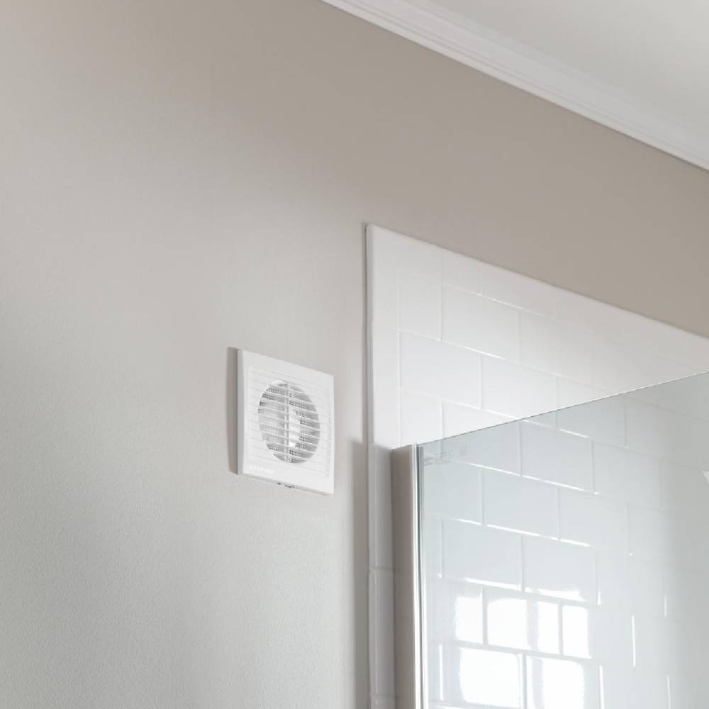 HAMPTON BAY · Extractor de aire blanco