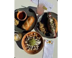 Chavelitas Pub Grill & Cantina (22302 E Country Vista Dr)