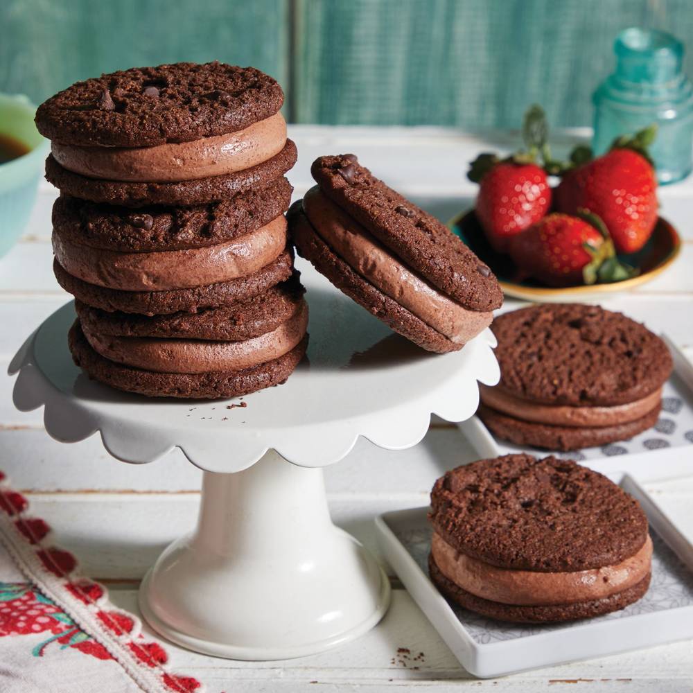 M&M Food Market · Biscuits sandwichs à la crème glacée double chocolat - Double Chocolate Ice Cream Cookie Sandwiches (600ml)