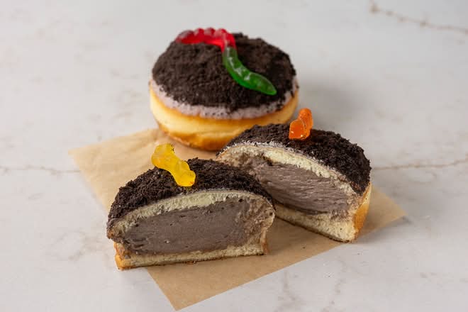 Dirt & Worm King Cream Donut