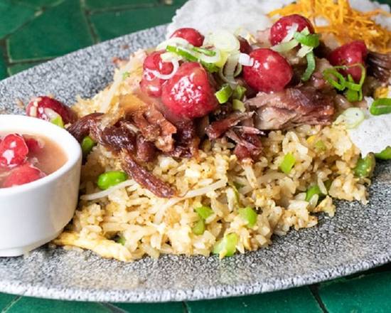 Arroz frito con pato y salsa de frambuesas