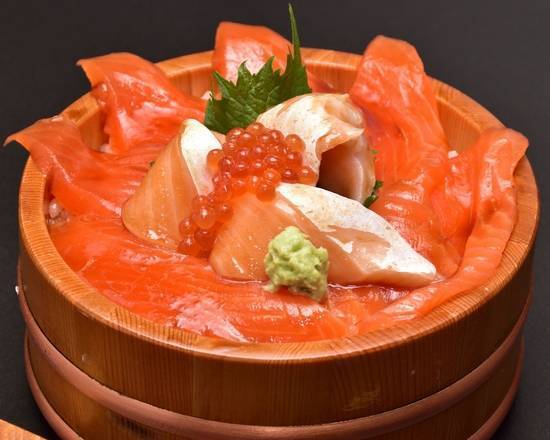 秘伝タレまみれ「漬サーモン丼」 Marinated Salmon Rice Bowl