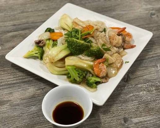 Hu Tieu Xao ( Stir Fry Flat Rice Noodle )