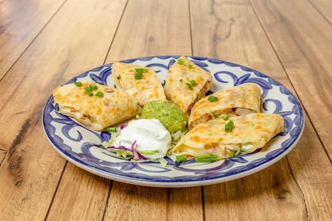 QUESADILLA - CHICKEN