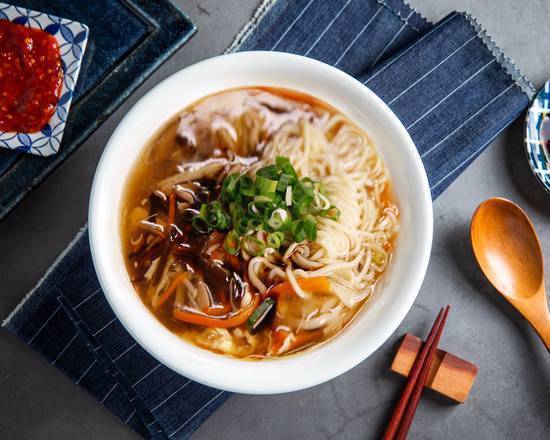 酸辣湯麵 Sour and Spicy Soup Noodles