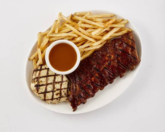 Poitrine de poulet grillé et demi-côtes levées / Grilled chicken breast and half rack ribs