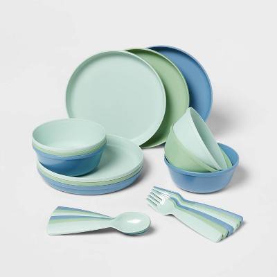 Pillowfort Kids' Plastic Dinnerware Serving Set, Assorted (24 ct)