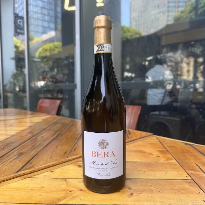 Bera Moscato d’Asti 2022, 750 mL Sparkling Wine Bottle (5.5% ABV)