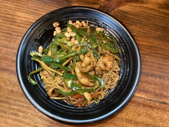 C7. Kung Pao Chicken Stir-fried Noodle