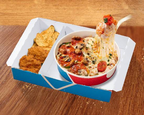 ピザBENTO ピザライスボウル ドミノ・デラックス＆マヨじゃが＋お好きなサイド2個 Pizza Rice Bowl Domino's Deluxe & Mayo Jaga + Any 2 Sides