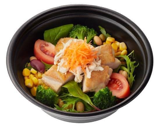 たんぱく質が摂れる！蒸し豆とグリルチキンのお食事サラダ