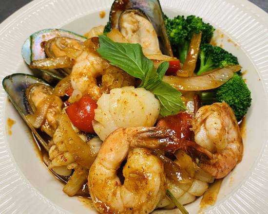 Order Bangkok Seafood Delight food online from Kao Thai store, Virginia Beach on bringmethat.com