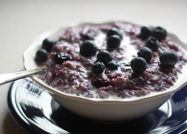 Hot Oatmeal with Blueberry Compote