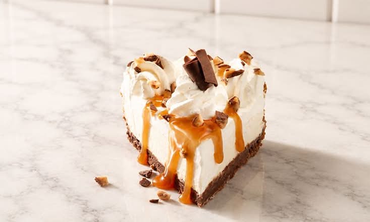 Heath® Crunch Cheesecake Pie, Slice