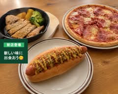 紅豚バーガーと本格ピザ【おきなわポークビレッジ ヤフソベース】