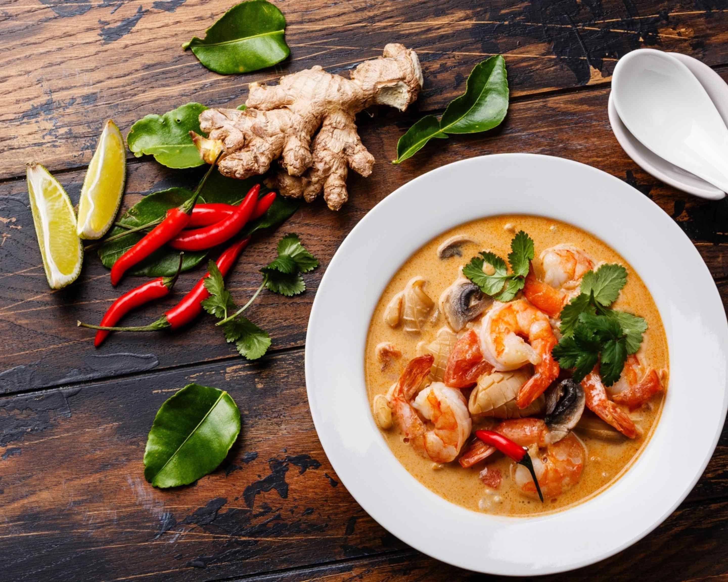 Тайский суп том ям с креветками. Ям это еда. Суп том ям. Ям это еда. Tom yum kung.