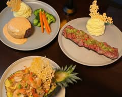 Eko’s Bar & Grill Restaurant