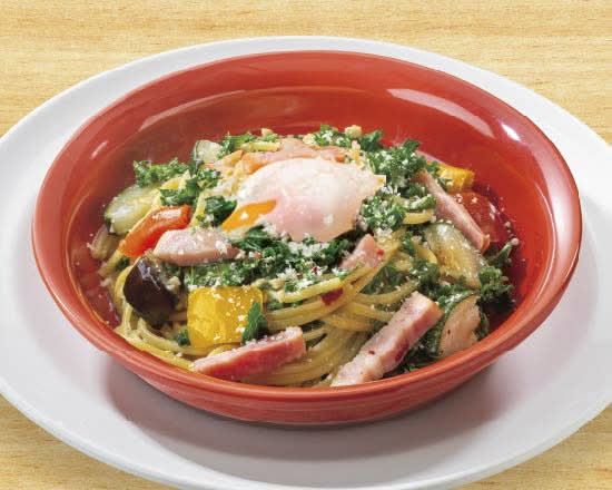 ベーコンとケールのぺぺたま Peperoncino Egg Pasta with Bacon and Kale