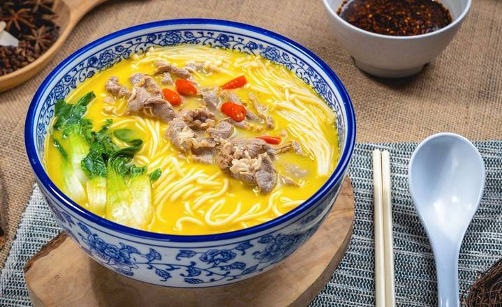 Golden Soup Noodle W/ Beef 金汤肥牛面🌶