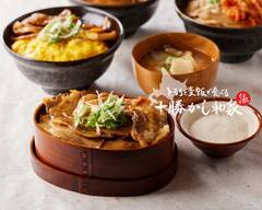 とろろと麦飯で食べる豚丼 十勝かし和家 浅草店 Tororo & Butadon Tokachi Kashiwaya