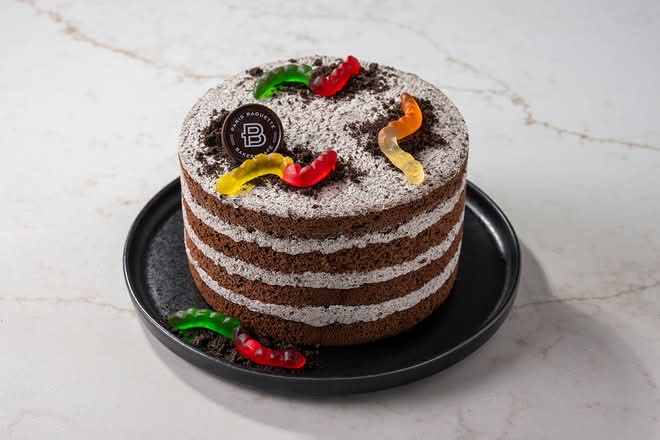 Dirt & Worms Chocolate Chiffon Cake