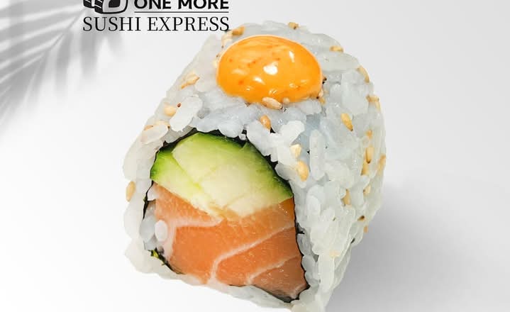 98. Spicy Salmon Maki 8 Pcs Raw & Spicy