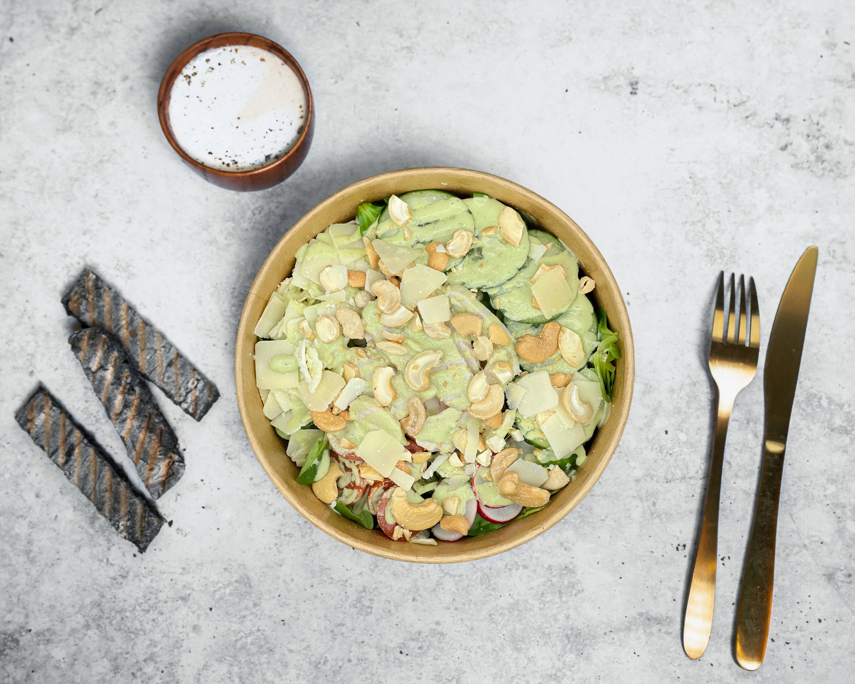 TRUFFOLLE (Salade à Base de Poulet, Parmesan et Crème à la truffe noire et ciboulette fraîche)
