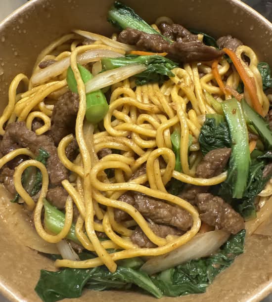 Stir-Fried Satay Sauce Noodle with Beef (沙茶牛炒麵)