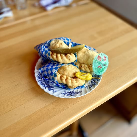 Knuckles  (241 Rue Jarry Est)