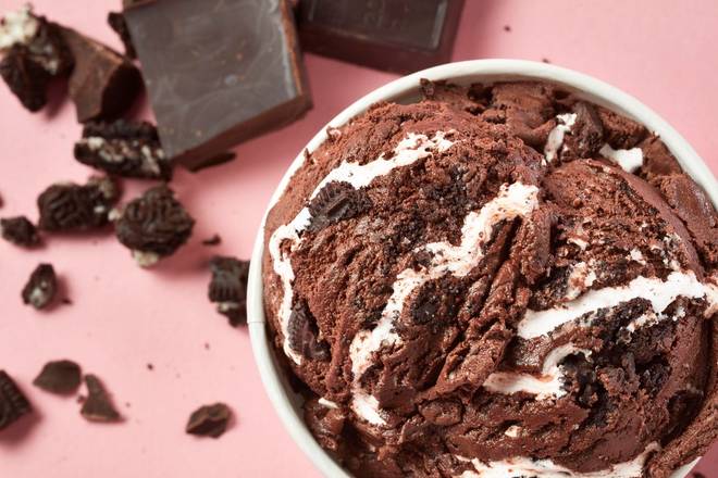 Dark Chocolate Cookies ‘N Cream Ice Cream made with Oreo Cookies