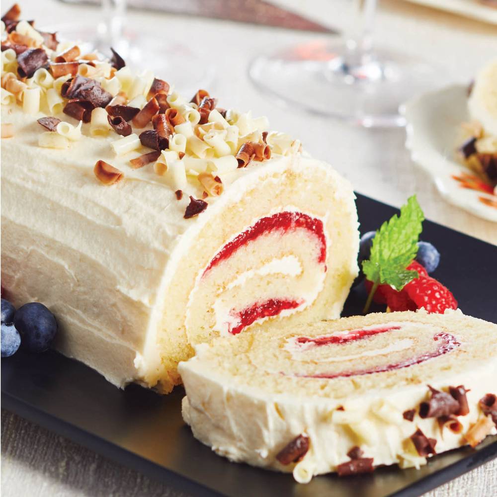 M&M Food Market · Vanilla Raspberry Yule Log (700g)