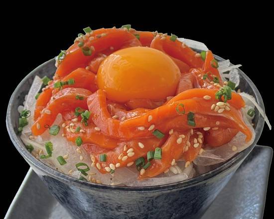 サーモンユッケ丼ハーフ