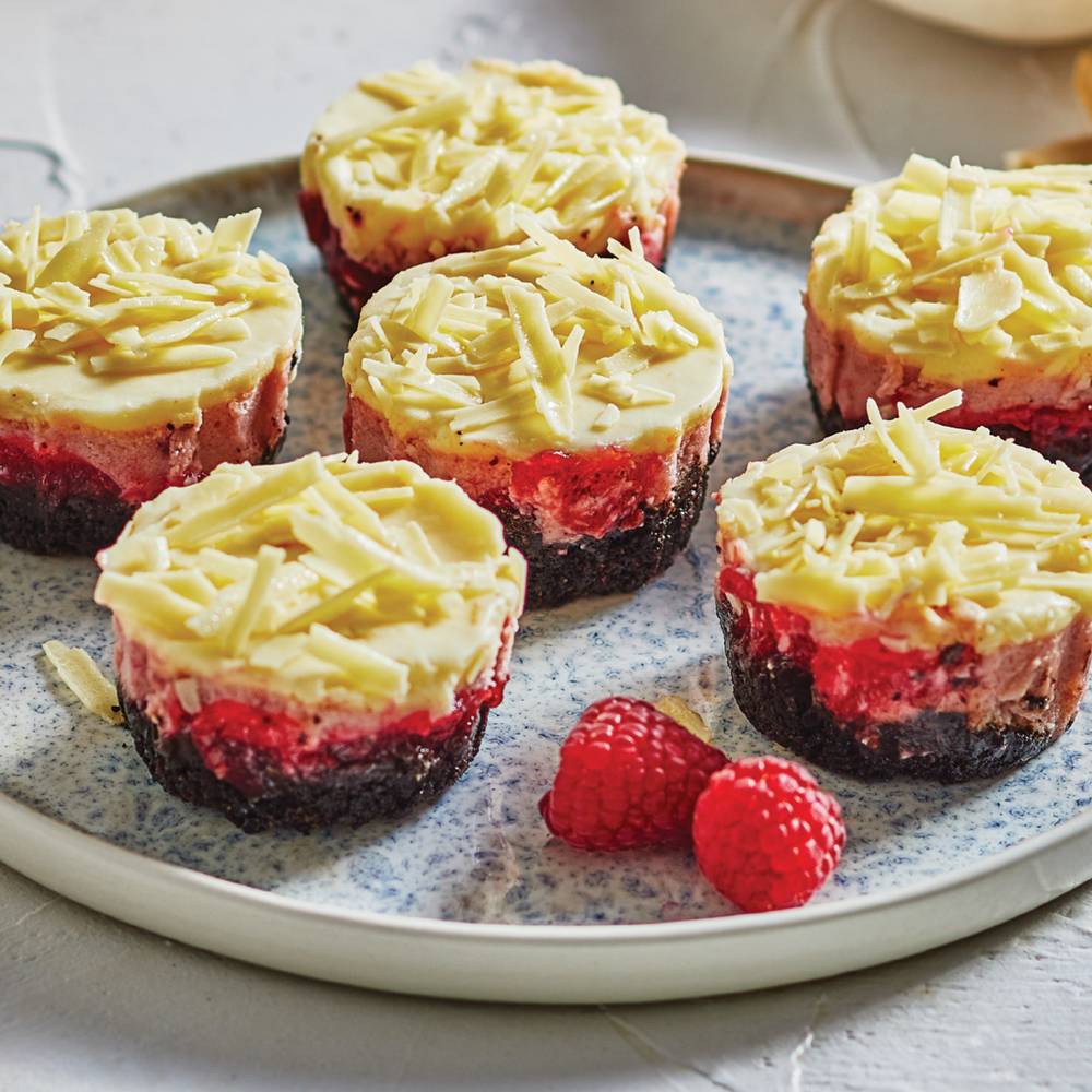 M&M Food Market · Mini White Chocolate Raspberry Cheesecakes (300g)