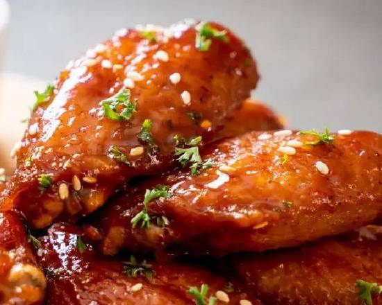 Order 8pcs Chicken Wings food online from Golden Crispy Grill store, Buffalo on bringmethat.com